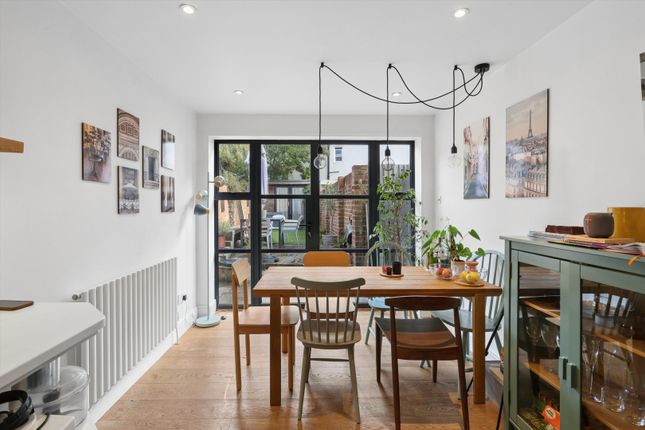 Waverley Road, Weybridge photo 4