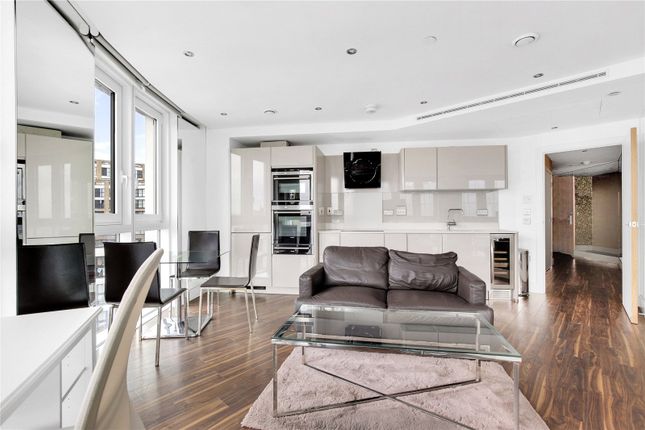 1-bed flat on 2208 Altitude Point, 71, Aldgate, London, £425,000