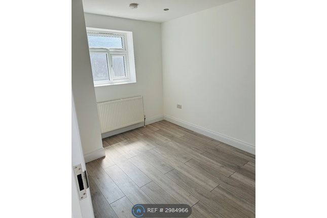 Sunningdale Avenue, Feltham photo 5