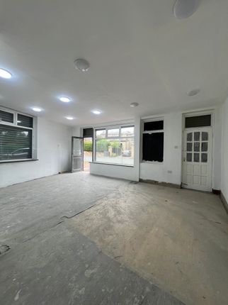 120 Staincliffe Road, Dewsbury photo 2