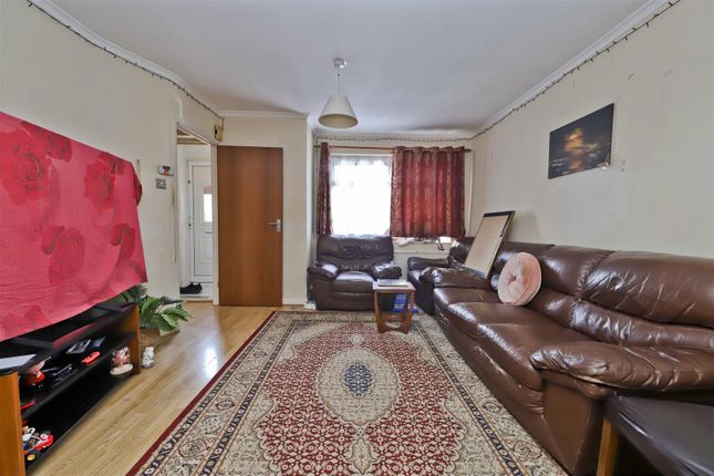 50, Harvey Road, Hillingdon photo 2