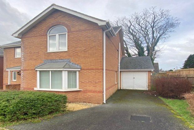 Thumbnail Property to rent in Llys Tregarnedd, Llangefni