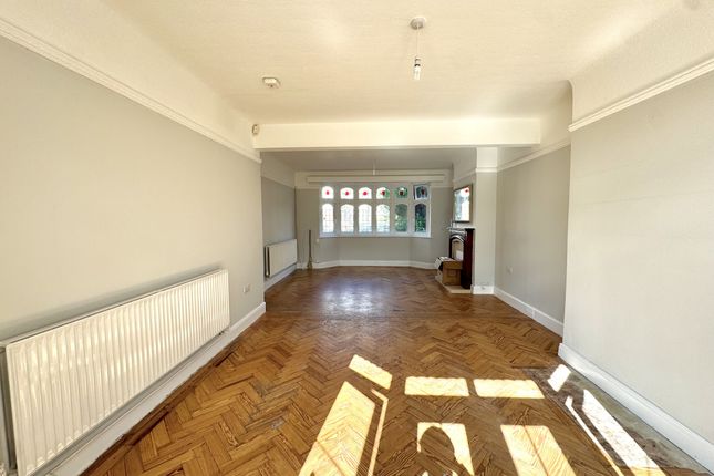 15, Shelley Crescent, Hounslow photo 3