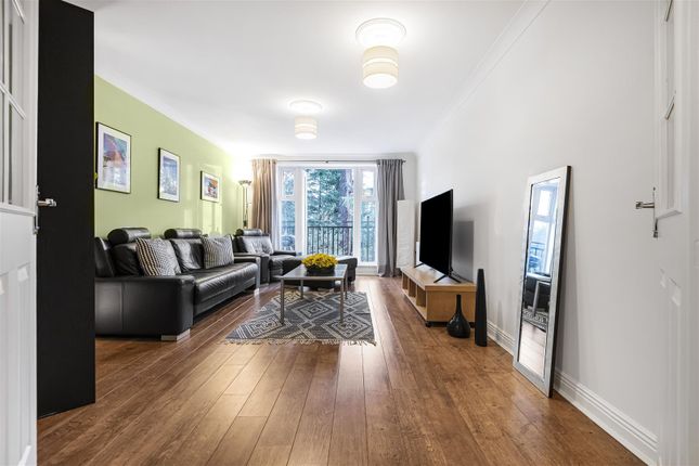 Flat for sale in The Huntley, Carmelite Drive, Reading