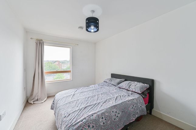Derry Court, Streatham photo 3