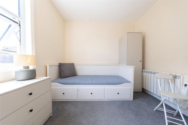Flat 6, 21, Dorset Gardens, London photo 3