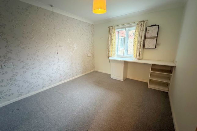 Flat, 9, Amberley Court, Lancing photo 4