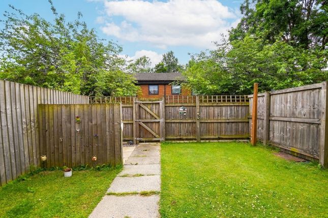 26 Sedan Close, Salford photo 4