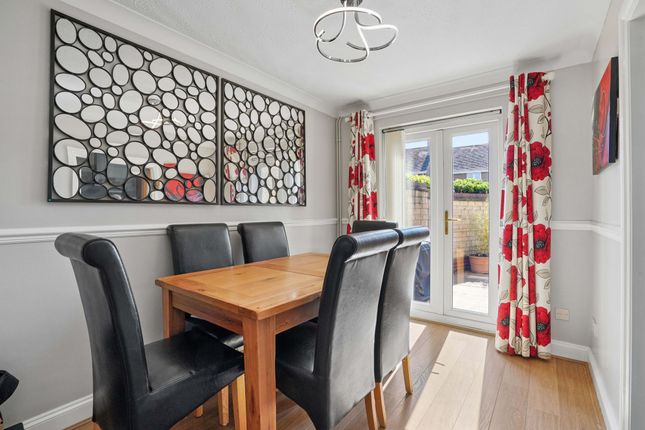24 Eton Close, Witney photo 4