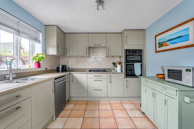 26, Century Close, Gloucestershire photo 3