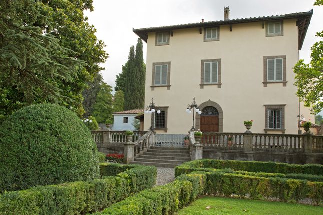 Thumbnail Villa for sale in Lucca (Town), Lucca, Tuscany, Italy