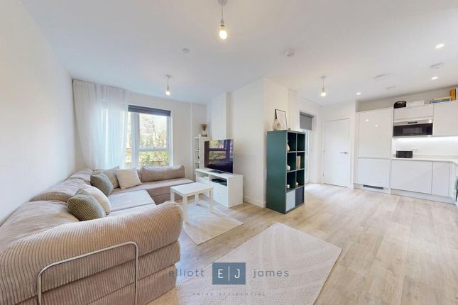 56 Luctons Close, Epping Gate, Loughton photo 4