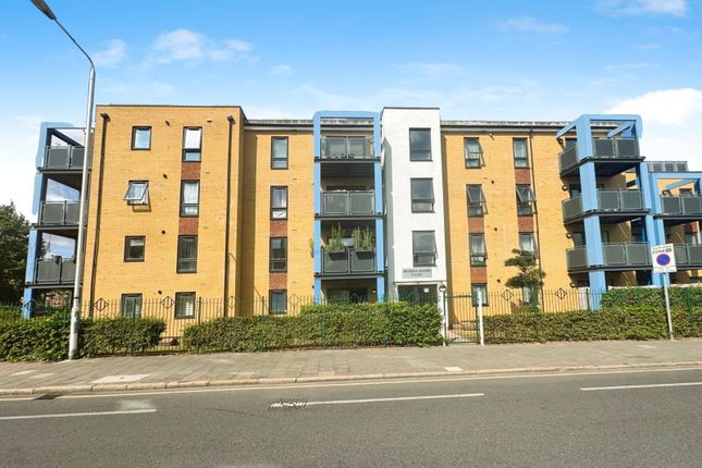 One Bedroom Tastefully Presented Top Floor Flat