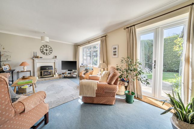 33, Saxon Way, Windsor photo 2