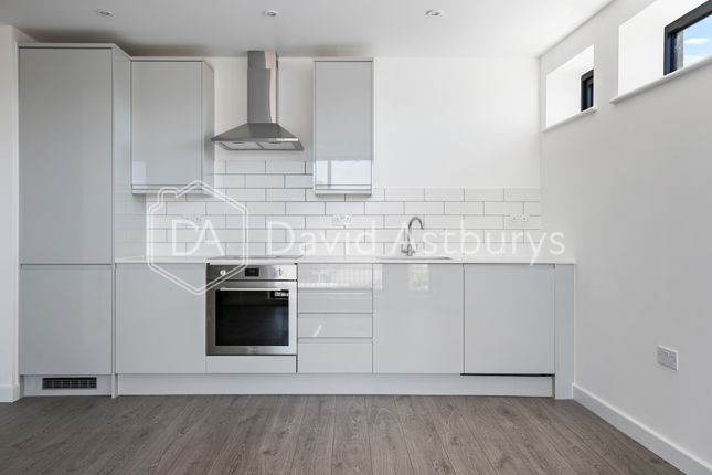 Flat 3 Agostone House, Whiston Road, Haggerston photo 4