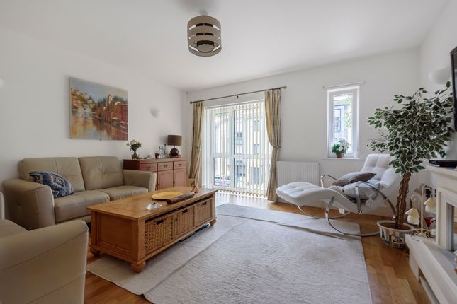Town house for sale in Snowberry Close, High Barnet, Barnet