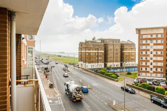 Flat 24, Albany Towers, 6-7 St Catherines Terrace, Hove photo 3