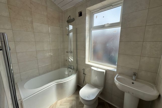 Bright And Modern Bathroom Suite Featuring A Curve...
