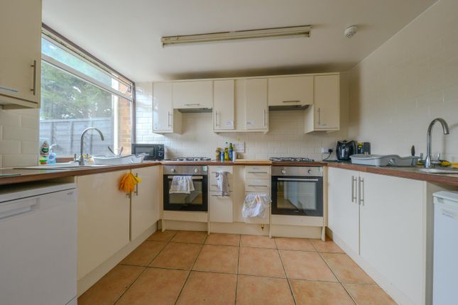 66, Wood Close, Hatfield photo 3