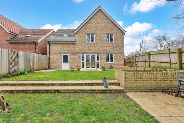 18 Challis Close, Cambridge photo 2