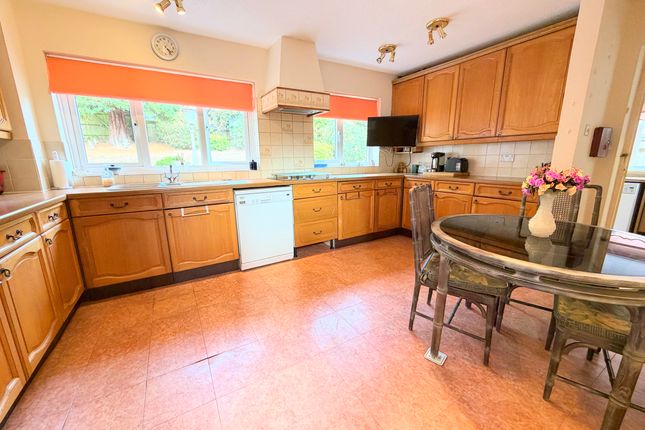 4 Copped Hall Way, Camberley photo 3