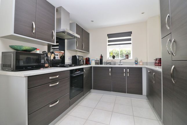56 Mescott Meadows, Southampton photo 2
