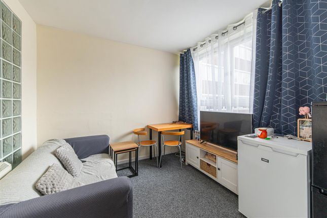 Flat 2, Reid House, 7 Hunters Road, Newcastle upon Tyne photo 3