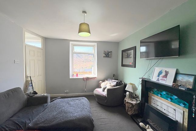 2 Lower Church Street, Bridgend photo 4
