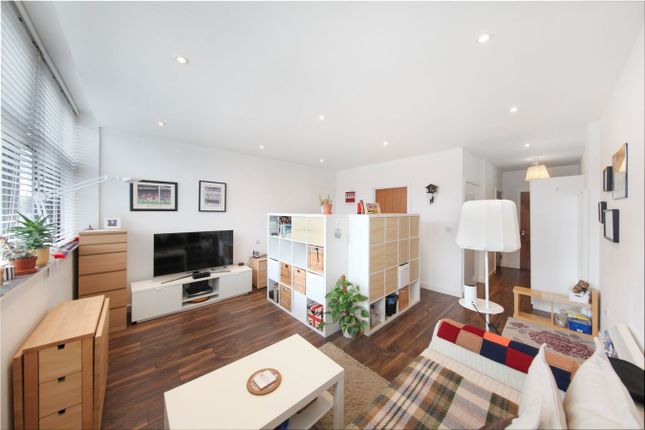 26, Talbot Skyline, Imperial Drive, Harrow photo 2