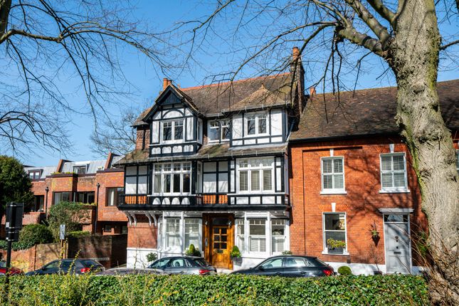 Flat to rent in Romeland Hill, St Albans, Hertfordshire