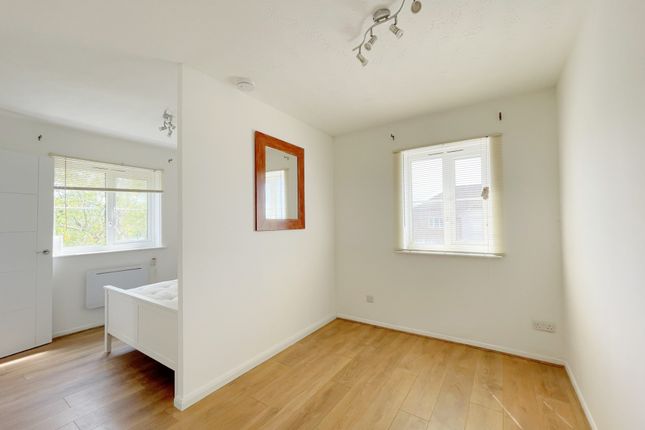 28 Tylers Court, Vicars Bridge Close, Alperton photo 2