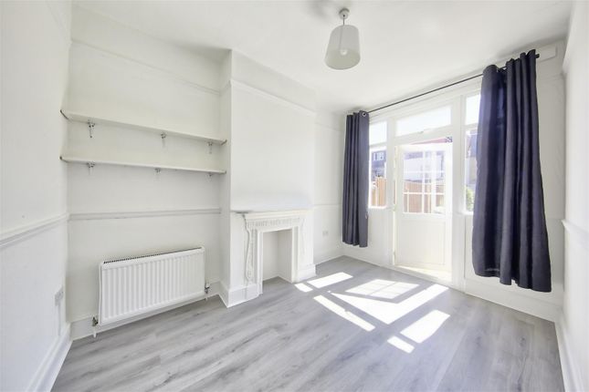 22, Undine Street, London photo 3
