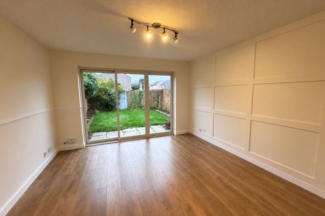 Mayfield Close, Carterton photo 2