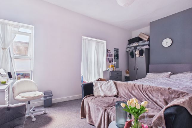 Room 5, 21 Kingsbench Street, Hull photo 2