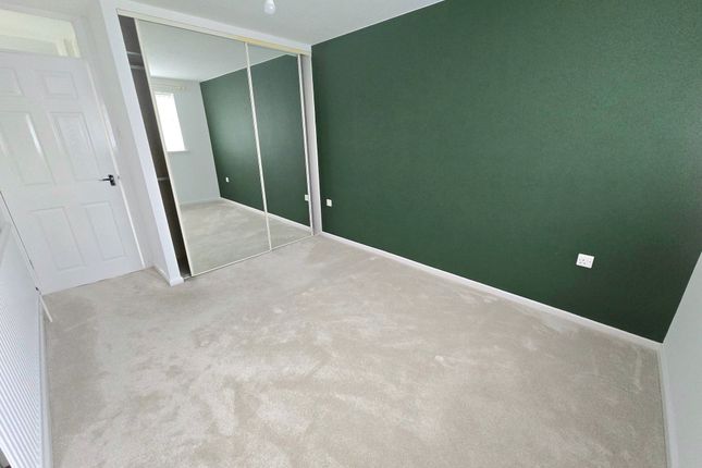 17 Cae Ffynnon, Bridgend photo 3