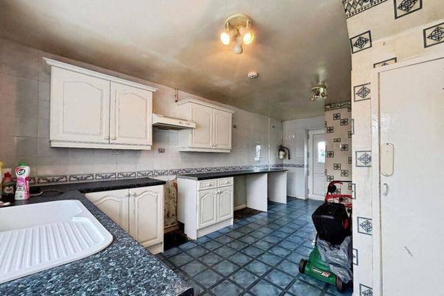 6 Hymers Avenue, South Shields photo 3