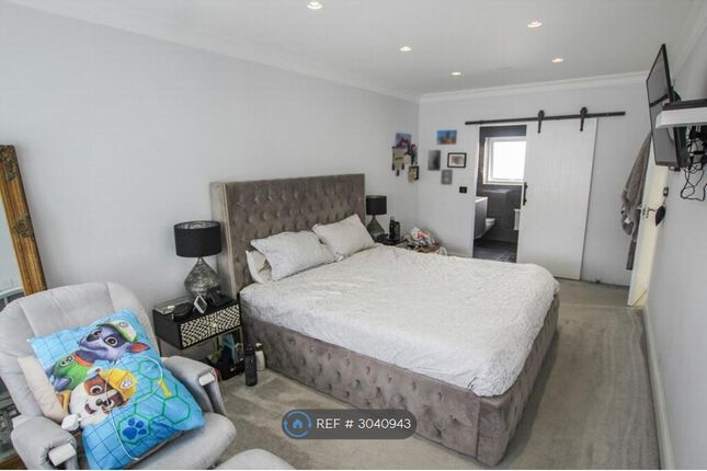 Hillside Avenue, Woodford Green photo 3