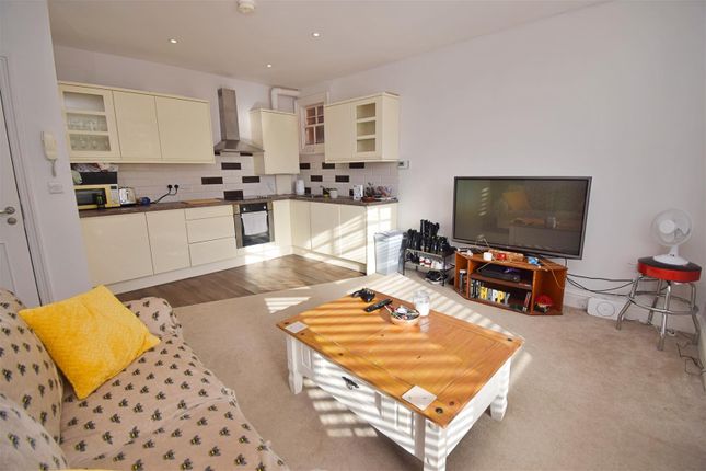 Flat for sale in Clifton Road, Rugby