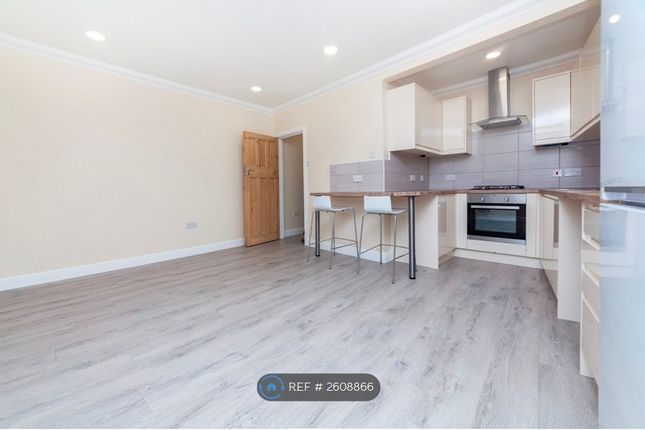Beautiful Spacious Living Room