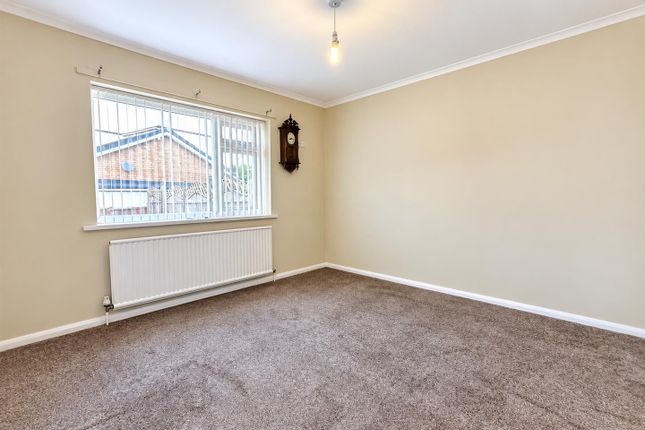 Millfield Crescent, Stoke-On-Trent photo 3