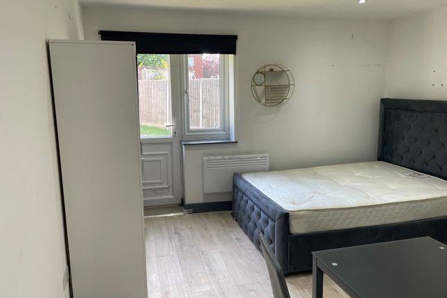 2, Corkran Road, Surbiton photo 2