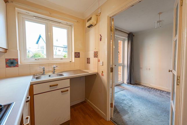 Flat 9, Monmouth Court Bassaleg Road, Newport photo 3