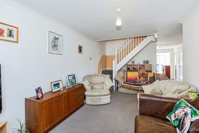 18, Sandringham Court, SLOUGH photo 3