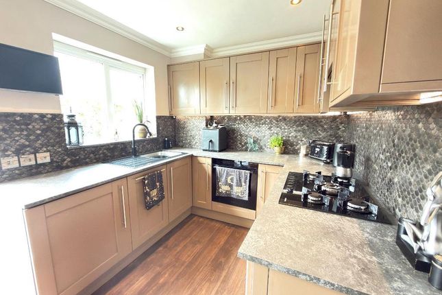75, Addington Way, Luton photo 3