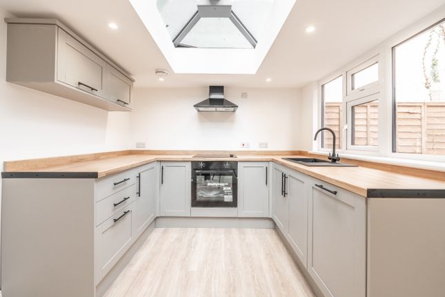 18, Brompton Lane, Rochester photo 4