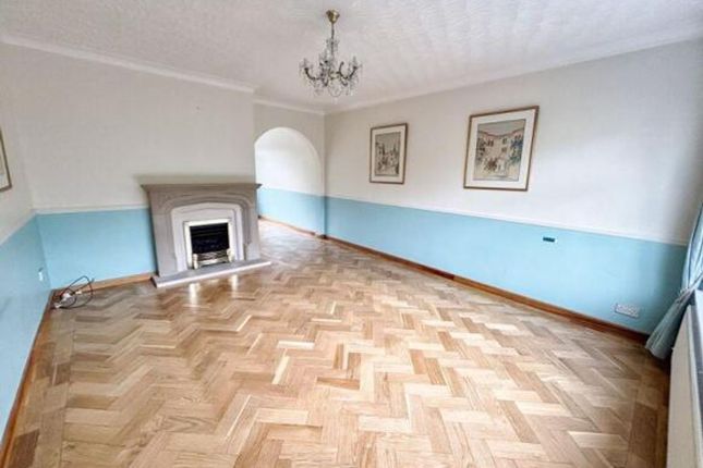 7 Woodside Avenue, Bridgend photo 3