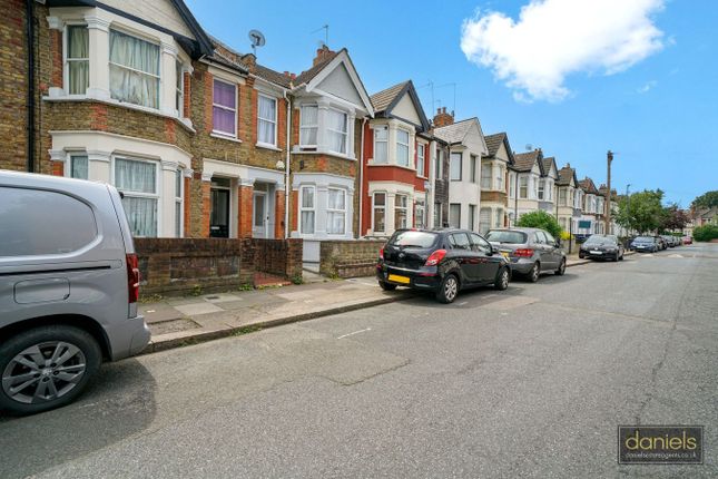 78a, Fortune Gate Road, London photo 3
