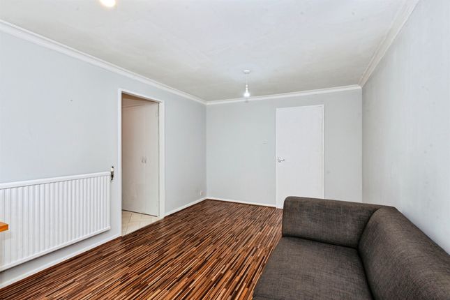 79, Fox Road, Slough photo 3