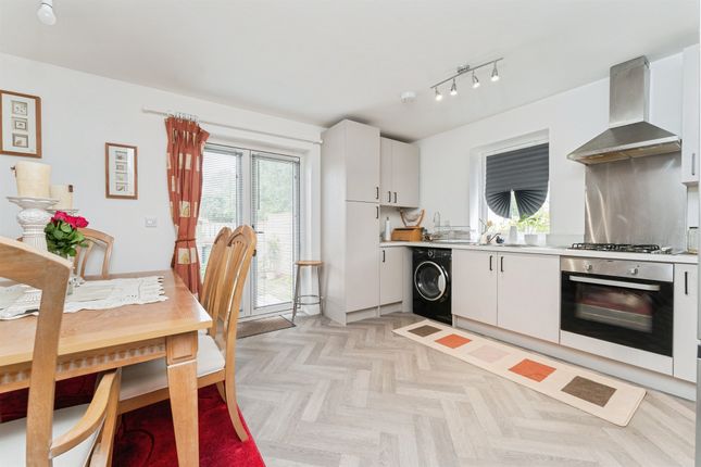 8, North Station Close, HUNTINGDON photo 4