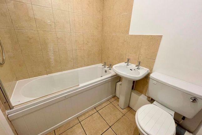 21, Hirondelle Close, Northampton photo 3